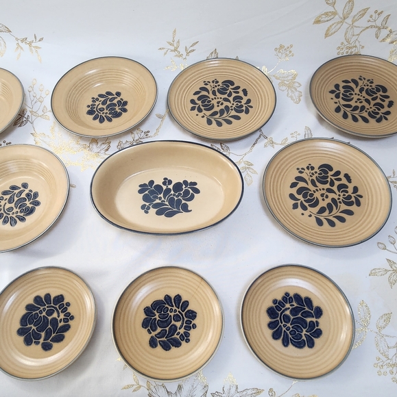 Pfaltzgraff Folk Art Vintage 10-Piece Stoneware Set - Picture 3 of 14